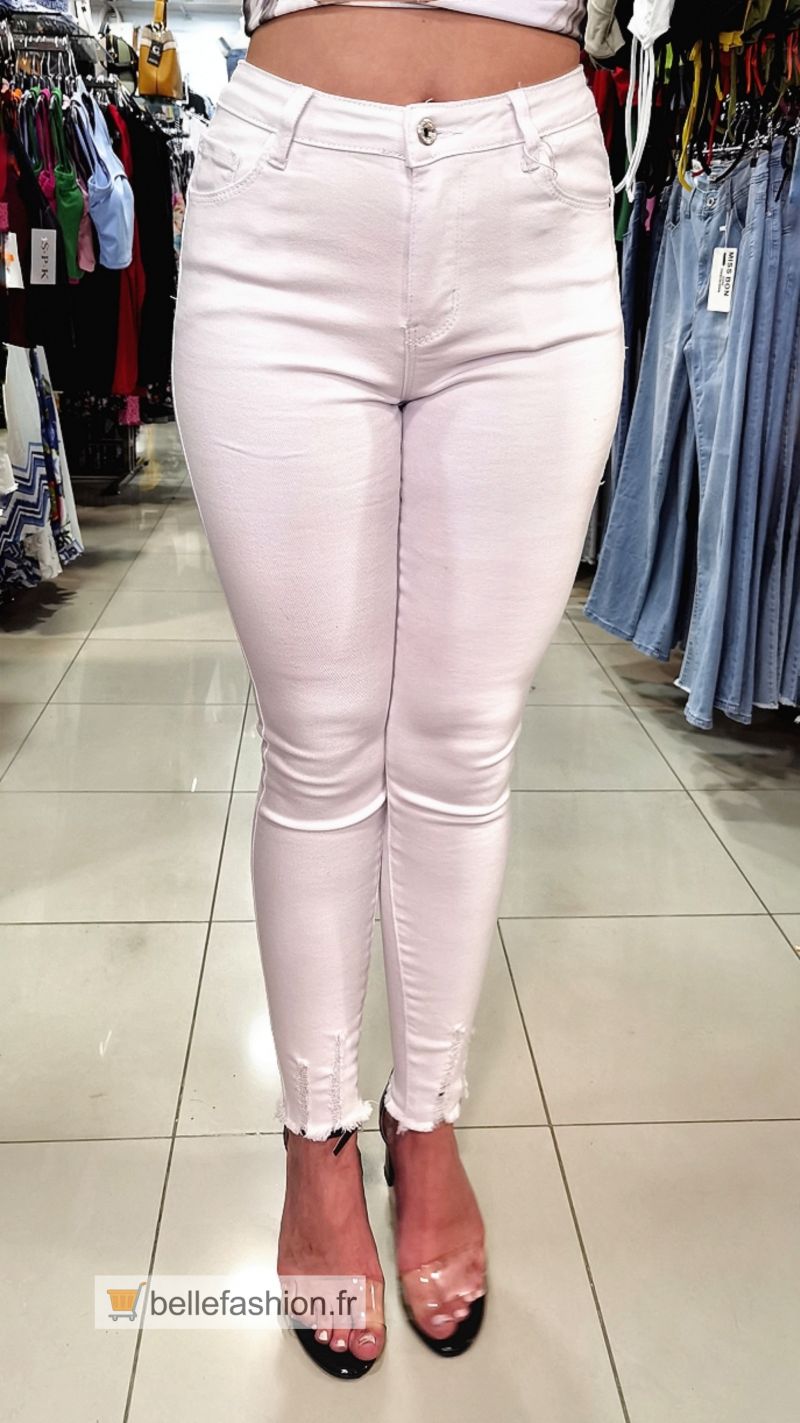 Jean blanc effiloché 🛒 www.bellefashion.fr Jean blanc effiloché 🛒 www.bellefashion.fr