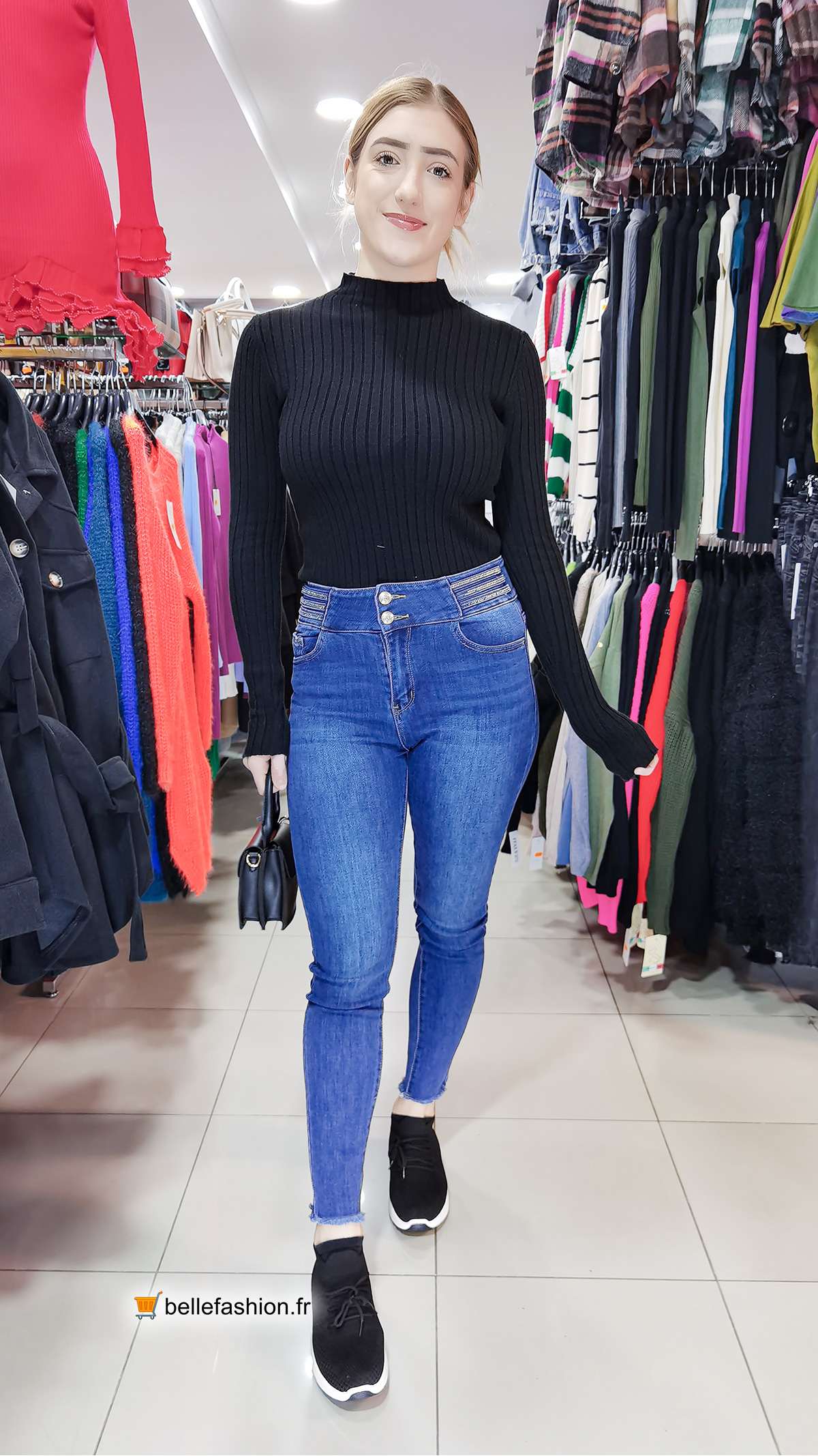 Jean taille haute avec strass 🛒 www.bellefashion.fr Jean taille haute avec strass 🛒 www.bellefashion.fr